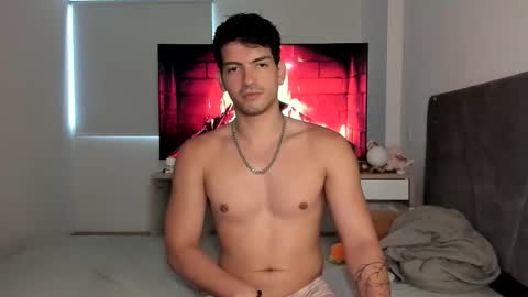 Snapshot of bbbeachboy chatting on 10-11-25, 08:51 Valentino online show from 10-11-25, 08:51