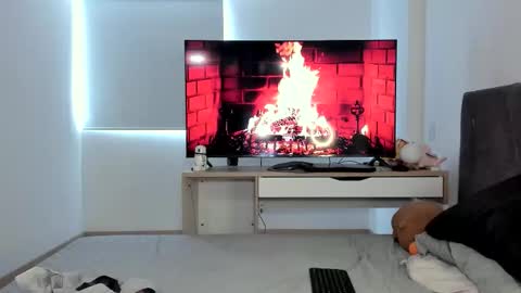 Snapshot of bbbeachboy chatting on 10-12-25, 09:03 Valentino online show from 10-12-25, 09:03