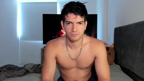 Snapshot of bbbeachboy chatting on 10-16-25, 08:32 Valentino online show from 10-16-25, 08:32