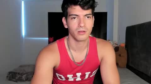 Snapshot of bbbeachboy chatting on 10-18-25, 09:15 Valentino online show from 10-18-25, 09:15