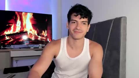 Snapshot of bbbeachboy chatting on 10-19-25, 09:15 Valentino online show from 10-19-25, 09:15