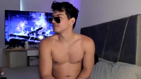 Snapshot of bbbeachboy chatting on 10-21-25, 09:15 Valentino online show from 10-21-25, 09:15