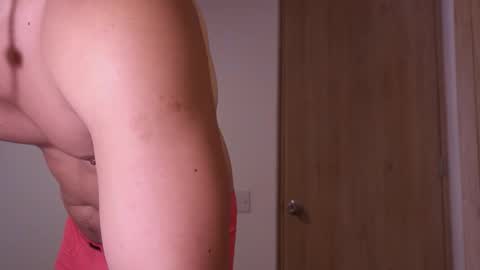 Snapshot of bbbeachboy chatting on 02-21-26, 09:16 Valentino online show from 02-21-26, 09:16