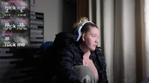 Snapshot of bbbmichigan chatting on 10-27-25, 02:59 shy-sky online show from 10-27-25, 02:59