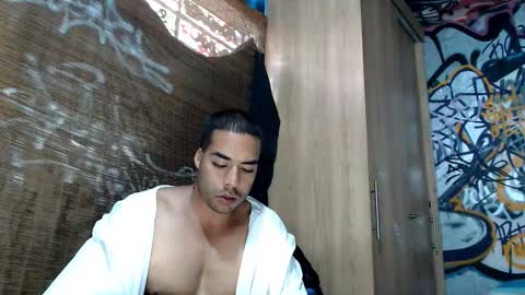 Snapshot of bbc_monster1 chatting on 12-03-25, 09:13 Justin online show from 12-03-25, 09:13