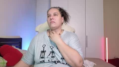 Love online show from 09-25-25, 08:01