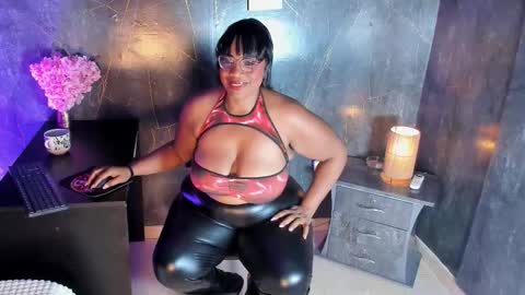Snapshot of bbwlatina01 chatting on 01-17-26, 12:10 Bbwlatina01 online show from 01-17-26, 12:10