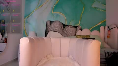 Snapshot of bbyalexxxa chatting on 10-21-25, 11:44 Alexxa online show from 10-21-25, 11:44