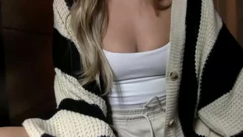 Snapshot of bbybri chatting on 09-30-25, 04:06 Brianne may online show from 09-30-25, 04:06