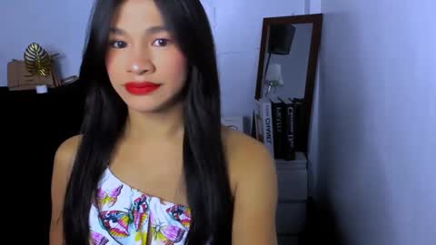 Snapshot of bbygrlamerah chatting on 02-05-25, 10:08 SEXY TRIO online show from 02-05-25, 10:08