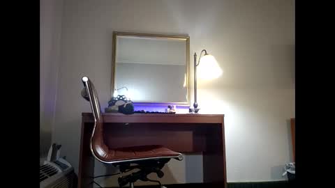 Snapshot of bdemi chatting on 12-19-25, 11:17 Bdemi online show from 12-19-25, 11:17