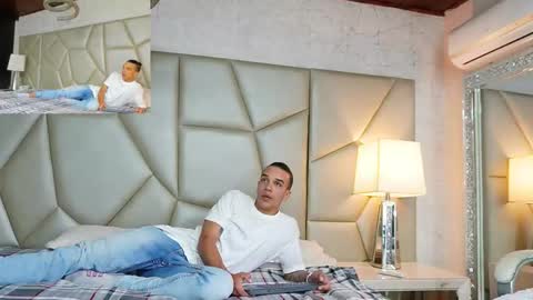 Snapshot of be_curiouss_ chatting on 01-08-26, 12:07 Helena Evan online show from 01-08-26, 12:07