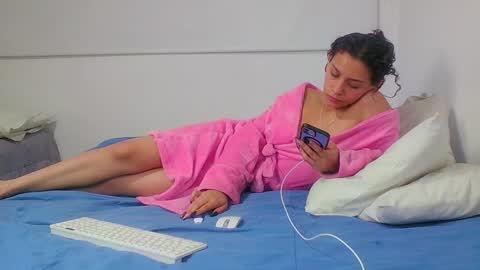 Snapshot of be_sinners chatting on 12-28-24, 01:18 Sara  Juan online show from 12-28-24, 01:18