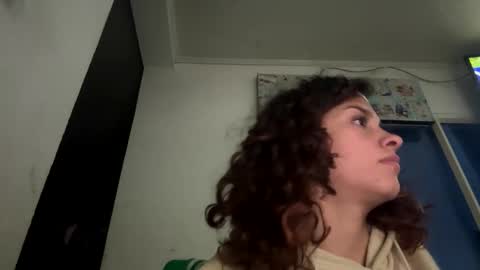 Snapshot of be_sinners chatting on 10-25-25, 01:57 Sara  Juan online show from 10-25-25, 01:57