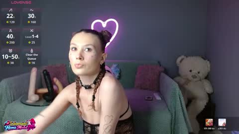 Snapshot of bea_doll chatting on 04-14-26, 01:44 Bea online show from 04-14-26, 01:44