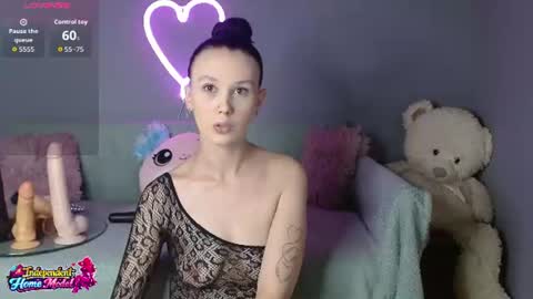 Snapshot of bea_doll chatting on 06-29-26, 02:18 Bea online show from 06-29-26, 02:18