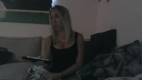 Snapshot of beach_bunny69 chatting on 01-06-25, 10:02 Emma online show from 01-06-25, 10:02