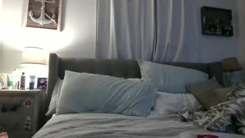 Snapshot of beach_bunny69 chatting on 10-10-25, 05:17 Emma online show from 10-10-25, 05:17