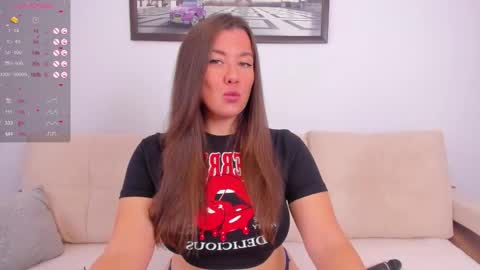 Snapshot of beachcrazy chatting on 10-21-25, 11:55 Lola online show from 10-21-25, 11:55