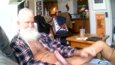 Snapshot of beardbushy chatting on 12-18-25, 05:08 beardbushy online show from 12-18-25, 05:08