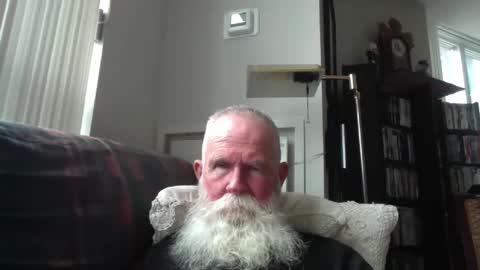 Snapshot of beardbushy chatting on 12-20-25, 06:26 beardbushy online show from 12-20-25, 06:26