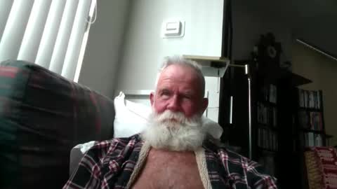 Snapshot of beardbushy chatting on 03-26-26, 04:01 beardbushy online show from 03-26-26, 04:01