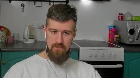 Snapshot of bearded_legend chatting on 01-09-26, 02:36 Zeus online show from 01-09-26, 02:36