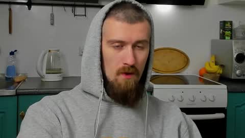 Snapshot of bearded_legend chatting on 02-12-26, 09:10 Zeus online show from 02-12-26, 09:10