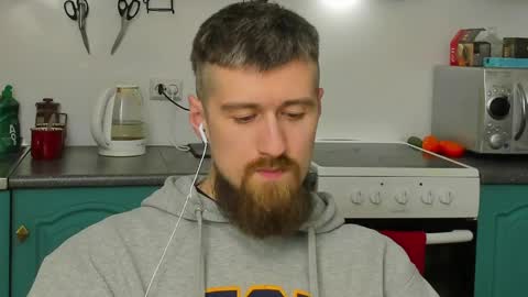 Snapshot of bearded_legend chatting on 04-14-26, 11:33 Zeus online show from 04-14-26, 11:33
