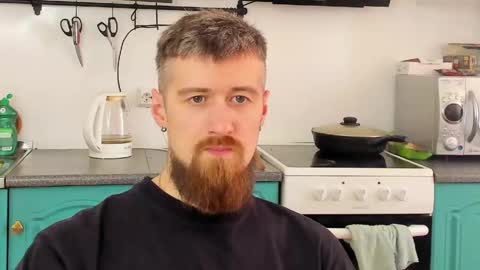 Snapshot of bearded_legend chatting on 04-17-26, 08:28 Zeus online show from 04-17-26, 08:28