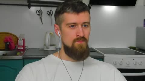 Snapshot of bearded_legend chatting on 04-21-26, 01:42 Zeus online show from 04-21-26, 01:42