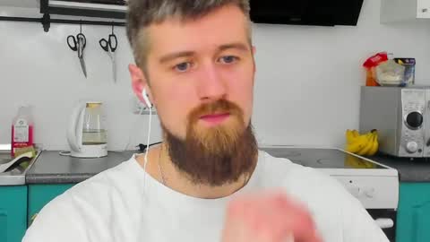 Snapshot of bearded_legend chatting on 04-23-26, 03:08 Zeus online show from 04-23-26, 03:08