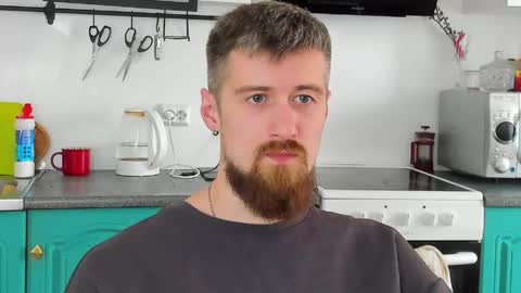 Snapshot of bearded_legend chatting on 05-19-26, 01:28 Zeus online show from 05-19-26, 01:28