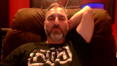 Snapshot of beardedambition chatting on 09-24-25, 01:09 beardedambition online show from 09-24-25, 01:09