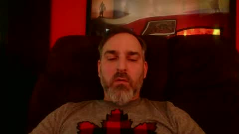 Snapshot of beardedambition chatting on 10-18-25, 04:19 beardedambition online show from 10-18-25, 04:19