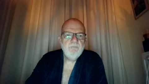 Snapshot of beardman916444 chatting on 10-19-25, 04:46 Beardman online show from 10-19-25, 04:46