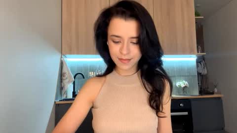 Katie online show from 11-08-25, 06:24