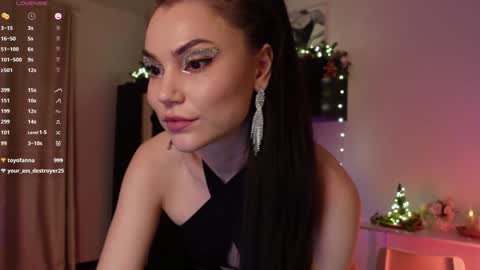 Snapshot of beatricefawne chatting on 12-28-24, 10:13 Bzzz Bea online show from 12-28-24, 10:13