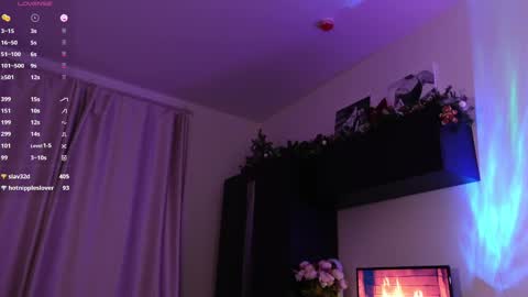 Snapshot of beatricefawne chatting on 02-16-25, 01:25 Bzzz Bea online show from 02-16-25, 01:25