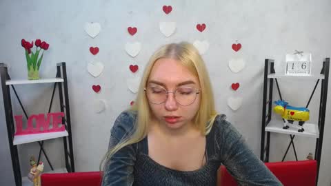 BeatriceFlyy online show from 12-16-24, 12:16