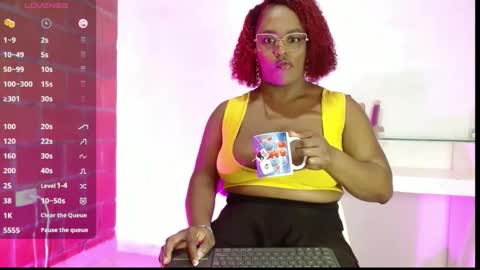 Snapshot of beatziedreams chatting on 10-28-25, 03:04 Beatzie online show from 10-28-25, 03:04