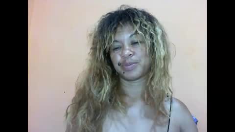 Snapshot of beaute_choco chatting on 01-14-25, 11:10 Eva online show from 01-14-25, 11:10