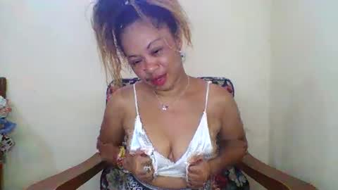 Snapshot of beaute_choco chatting on 10-15-25, 04:45 Eva online show from 10-15-25, 04:45