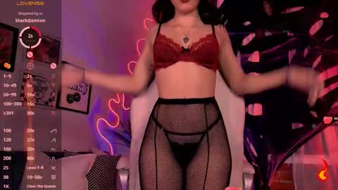 Chleo online show from 10-25-25, 01:24