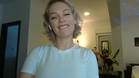 Snapshot of beautifulkollettee chatting on 12-26-24, 12:38 Beautifulkollette online show from 12-26-24, 12:38