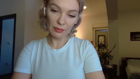 Snapshot of beautifulkollettee chatting on 12-28-24, 11:41 Beautifulkollette online show from 12-28-24, 11:41