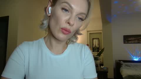 Snapshot of beautifulkollettee chatting on 01-03-25, 08:01 Beautifulkollette online show from 01-03-25, 08:01