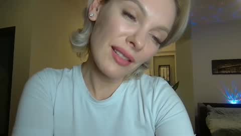 Snapshot of beautifulkollettee chatting on 01-03-25, 11:01 Beautifulkollette online show from 01-03-25, 11:01