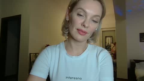 Snapshot of beautifulkollettee chatting on 01-13-25, 10:35 Beautifulkollette online show from 01-13-25, 10:35
