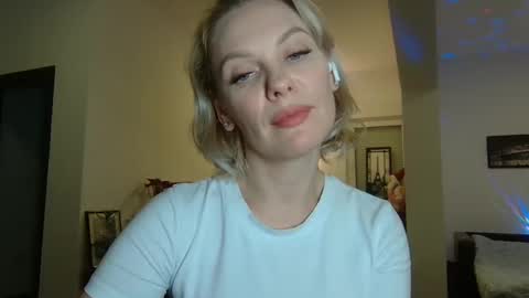 Snapshot of beautifulkollettee chatting on 01-14-25, 10:34 Beautifulkollette online show from 01-14-25, 10:34